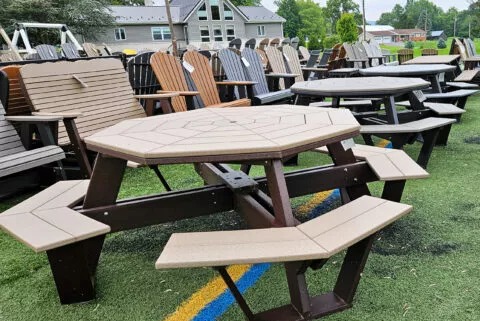 Benches & Picnic Tables